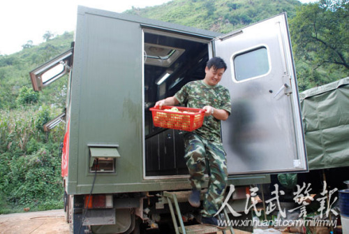 伙食供应。图片来源:人民武警报 伙食供应。图片来源:人民武警报