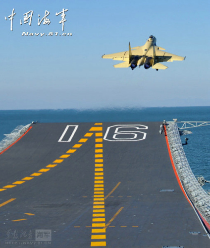 歼15进行起降飞行训练 歼15进行起降飞行训练