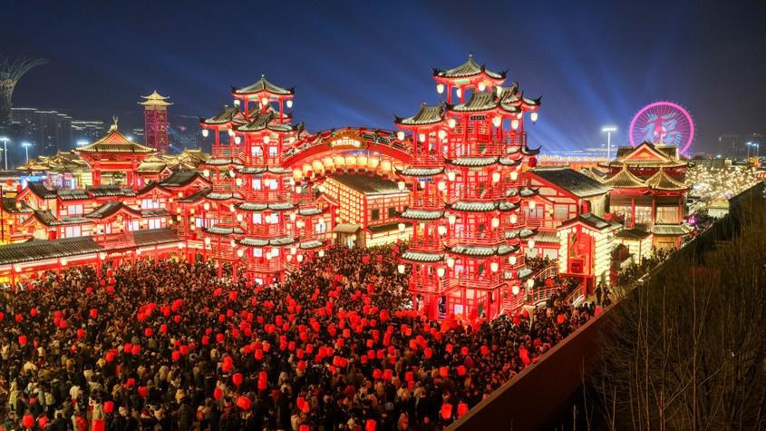 年味拉满！各地新春活动流光溢彩