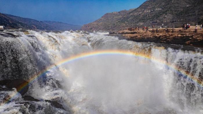 陕西黄河壶口瀑布迎来“桃花汛”