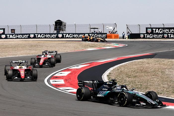 F1中国大奖赛冲刺赛：拉塞尔夺冠