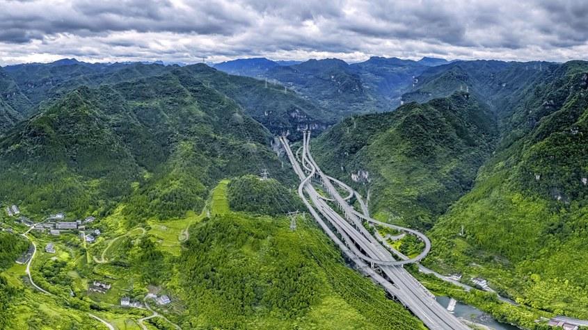 三峡坝区：一路山水一路景