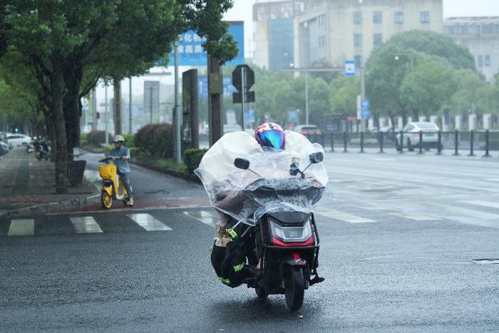 受台风“贝碧嘉”影响，江苏苏州将迎强降雨