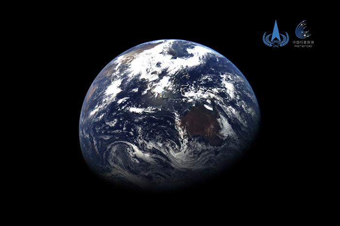 天问二号探测器拍摄的地月影像图发布