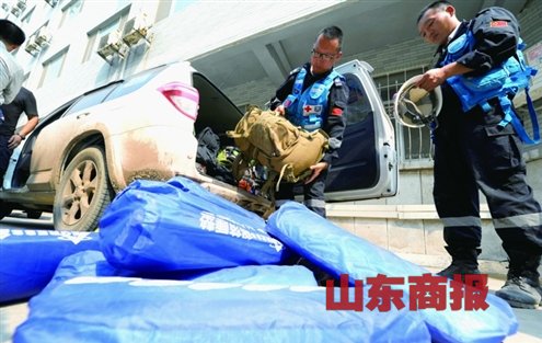 民间救援队驰援云南震区自备装备自费参与救助